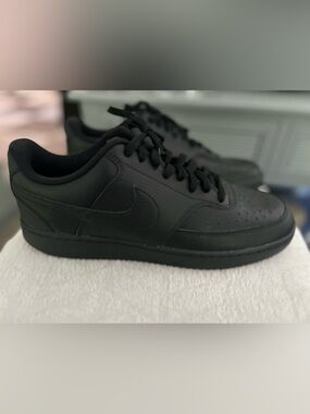 Nike Black Low-Top Leather Sneakers